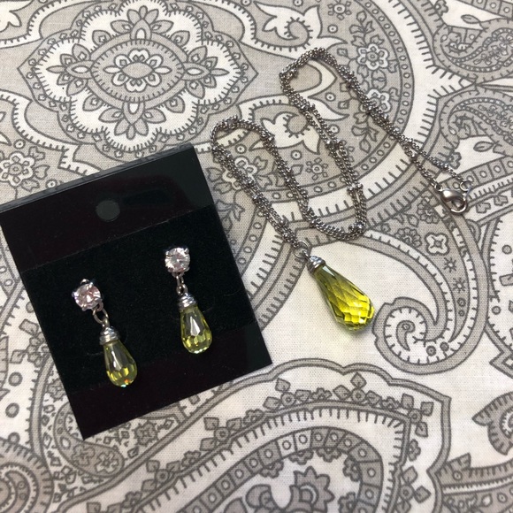 ⬇️ Beautiful necklace & earring set - Picture 5 of 7